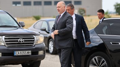 Това правителство подкрепено от стабилно мнозинство в момента си е