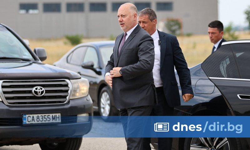 Това правителство,, подкрепено от стабилно мнозинство, в момента си е