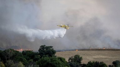 Огромен горски пожар бушува край Мадрид, димът е обгърнал испанската столица