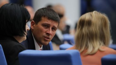 Парламентът Величие внесе искането си до президента и редица институции за