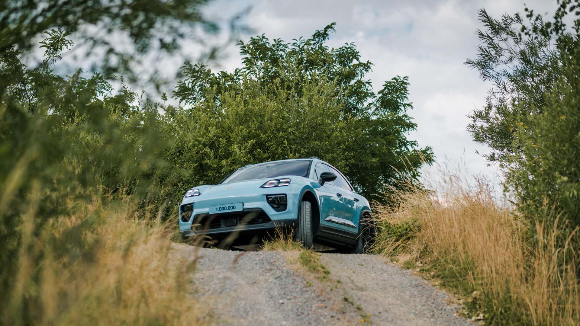 Porsche Macan 4 на офроуд