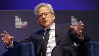 Основателят на Nvidia: Китай изостава в AI чиповете само с "наносекунди"