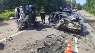 Двама от пострадалите в катастрофа на пътя Шумен Карнобат край Смядово