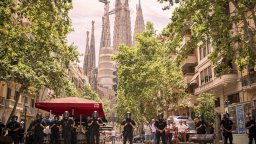 Барселона вдига туристическия данък до 15 евро на нощувка