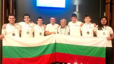 Български ученици спечелиха шест медала на 66 ата Международна олимпиада по