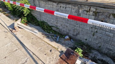18-годишна шофьорка падна с колата си в река Поройна в Шумен (снимки)
