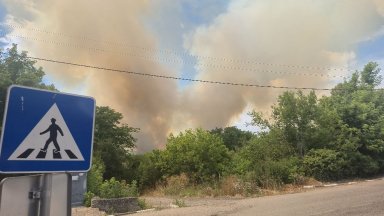 Пожар гори в землището на село Стефан Караджово община Болярово