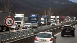 Движението през тунел "Витиня" ще бъде двупосочно в тръбата за Варна