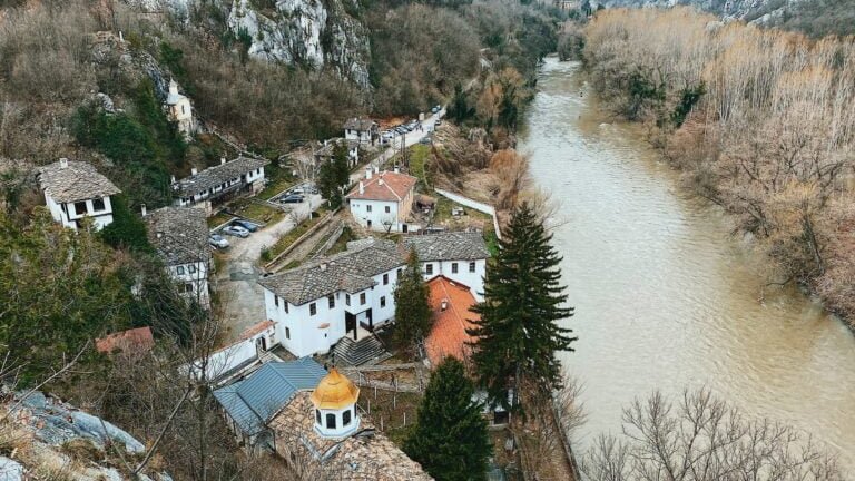 Черепишкият манастир пази тайната на златно съкровище 