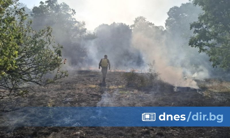 Повече от 50 военнослужещи с осем машини продължават в Софийска