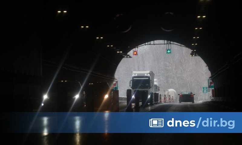 В тръбата на тунел Витиня, в посока Варна, са се