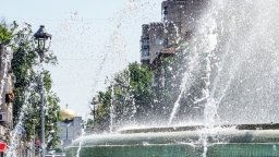 Турбо жега в Русе, оросяват с вода града, спряха тировете 
