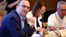"Празен чек за своеволия на правителството" - от ДБ атакуваха промените в Закона за еврото
