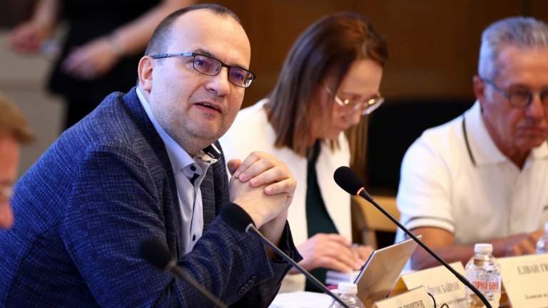 "Празен чек за своеволия на правителството" - от ДБ атакуваха промените в Закона за еврото