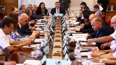 Здравната комисия в НС прие 3 законопроекта за заплатите на медиците
