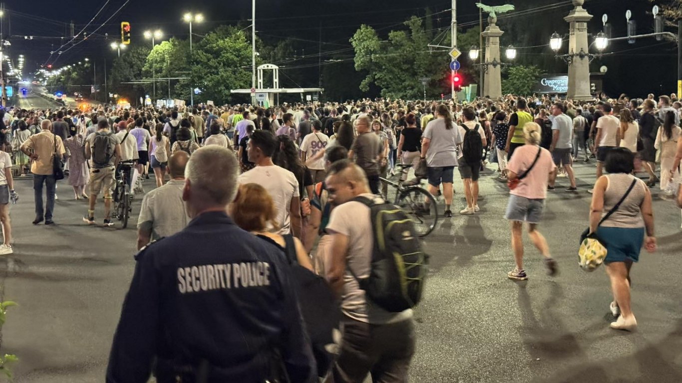 С блокада на "Орлов мост" приключи протестът в София (снимки)
