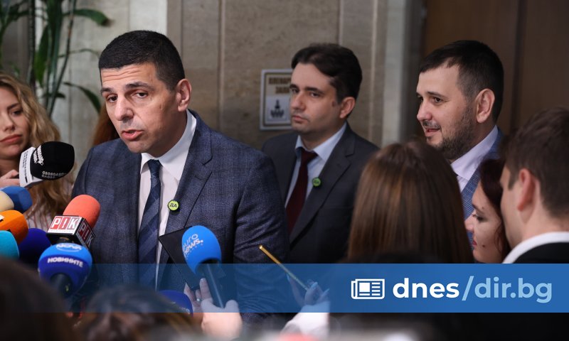 ПарламентътПП-ДБ внесоха вота на недоверие с мотиви: Провал в отпора