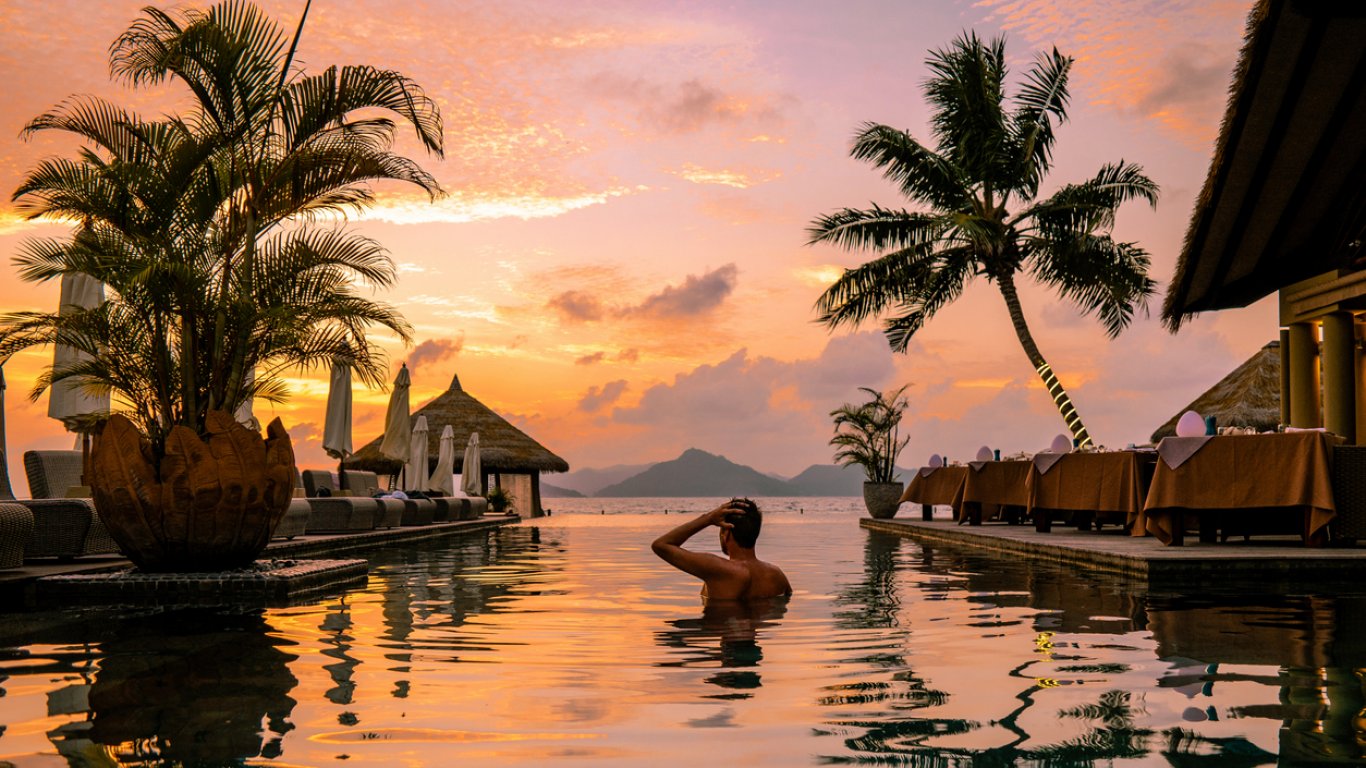 Манията по луксозните пътувания променя туризма, кой губи и кой печели