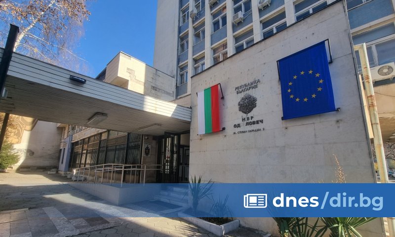 Автопатрул на Районното управление на е помогнал на жена, оказала