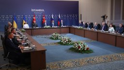 До три пъти и отново: Русия и Украйна ще си разменят не само военни, но и цивилни