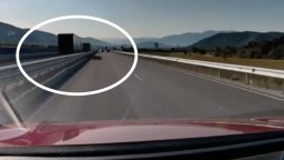 Тирове карат с километри в насрещното на новия път между Ботевград и Мездра