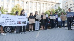 "Ние не сме банкомати": Студенти отново на протест пред парламента (снимки/видео)