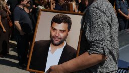 Близки и приятели изпратиха Тодор Славков в последния му земен път с аплодисменти (снимки)