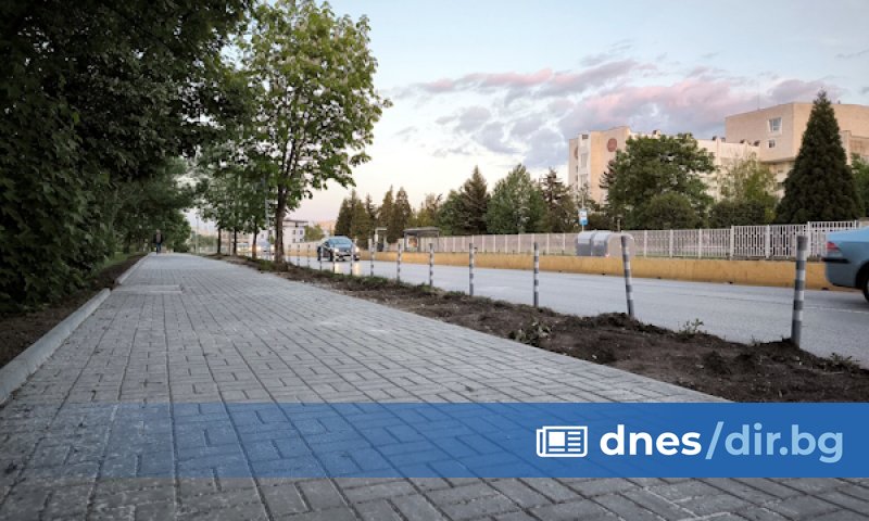 Повече от 20 екипа извършват текущи ремонти по пътните платна