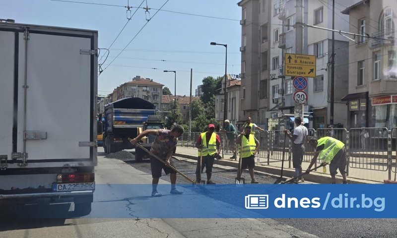В разгара на лятото продължава работа по извършване на текущи