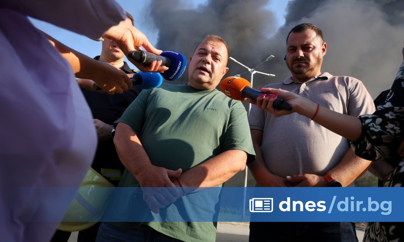 Част от пожара в склада за пластмасови отпадъци в Средец