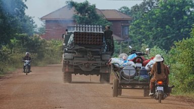 Тайланд отхвърли днес усилията за посредничество от трети страни за