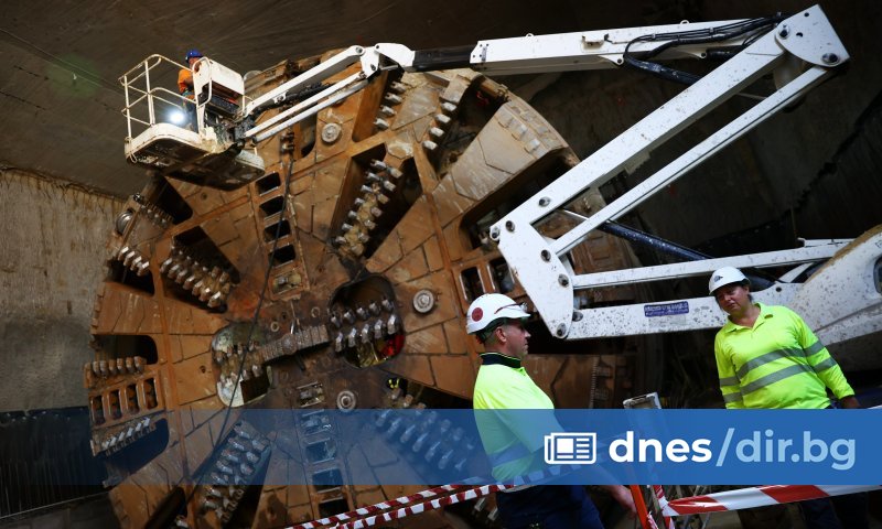 Над една трета от метрото през Слатина е построена, заяви