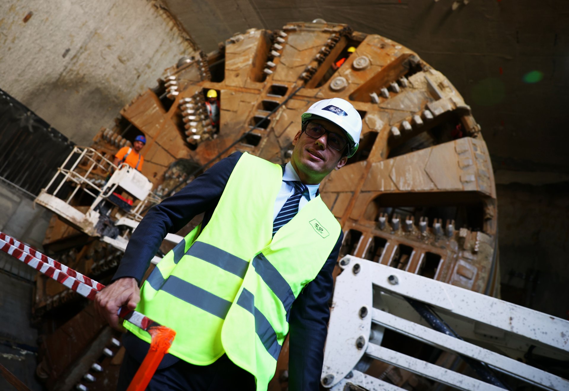  Изграждането на трасето от 6 км и шест метростанции би трябвало да приключи през есента на 2027 година 