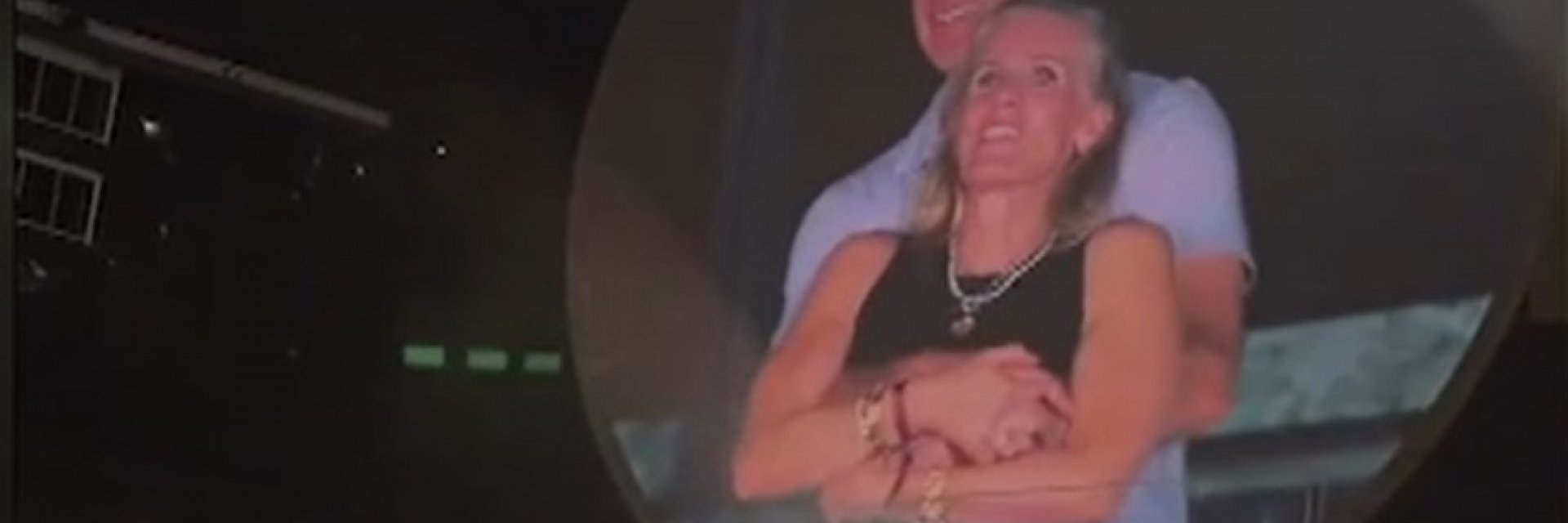 И жената от интимна сцена с шефа си на концерта на Coldplay напусна Astronomer