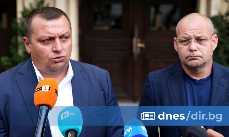 Виж още Изтеглиха екипите от битката с огъня в Струмяни