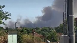 Евакуират пограничното село Лесово, пожарът в Струмяни пълзи към Кресненското дефиле  (видео)