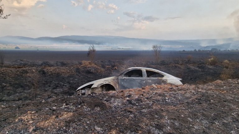 Хиляди декара горят, огнена нощ във Велико Търново, над 20 къщи изгоряха в Трънско
