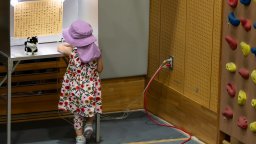 Снимки на Седмицата: От детското търпение в Токио до глада в Уганда