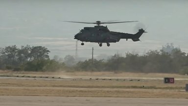 Три хеликоптера от ЕС се включват в борбата с пожара в Струмяни