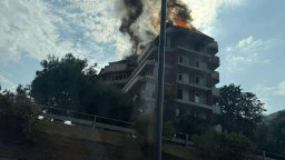 Пожар обхвана кооперация в столичния квартал "Лагера", затвориха бул. "Гешов" (снимки/видео)