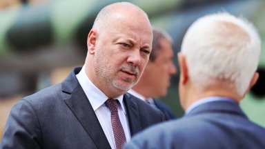 Внесеният вот на недоверие е прокламиран като един изключителен труд