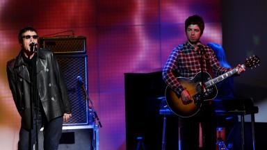 По-големият брат на Ноел и Лиъм Галахър от Oasis е обвинен в изнасилване и други сексуални престъпления 