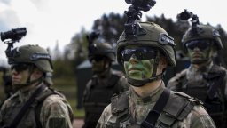 АФП: Млади поляци избират летен лагер за военно обучение вместо да разпускат на плажа