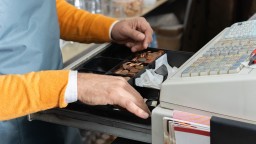 Само 35% от касовите апарати в страната готови за работа и в евро