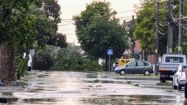 Раковски се възстановява след като през града премина ураганен