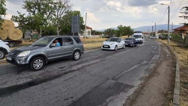 Временно бе затворено движението от северната страна прохода Троян