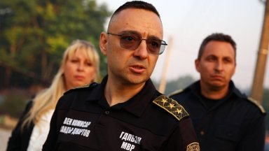 Александър Джартов: Огънят при с. Плоски бе спрян, ситуацията остава сложна 