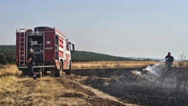 И днес продължава борбата с огъня в Сакар планина съобщиха