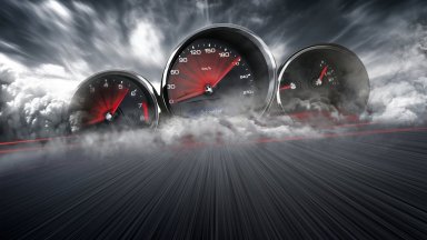 С 1 г. стаж и куп нарушения: Хванаха младежи в автогонка в София, глобиха ги с по 1553 евро