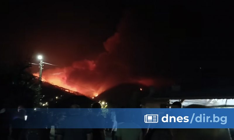 Шест хеликоптера и два шведски самолета се включиха в гасенето